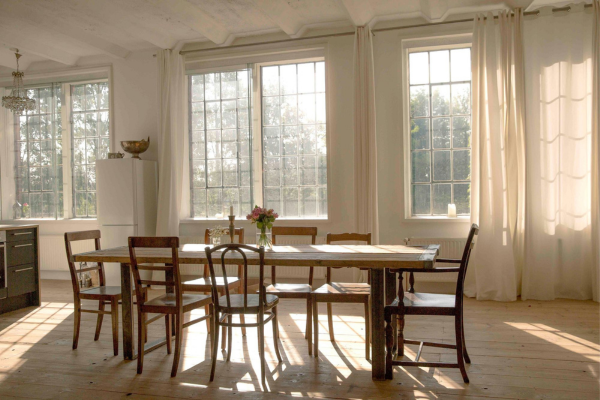 Erleben Sie die perfekte Kombination von modernem Design und natürlichem Licht.