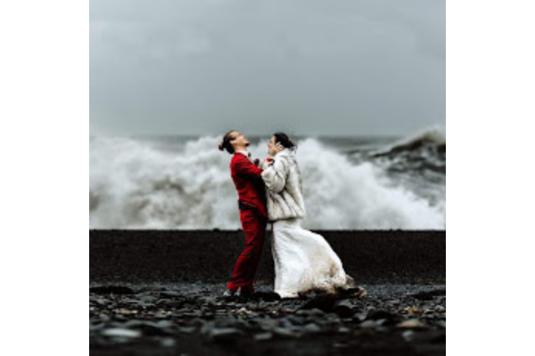 Bettina Vass Photography - Iceland Elopement and Adventure Couple